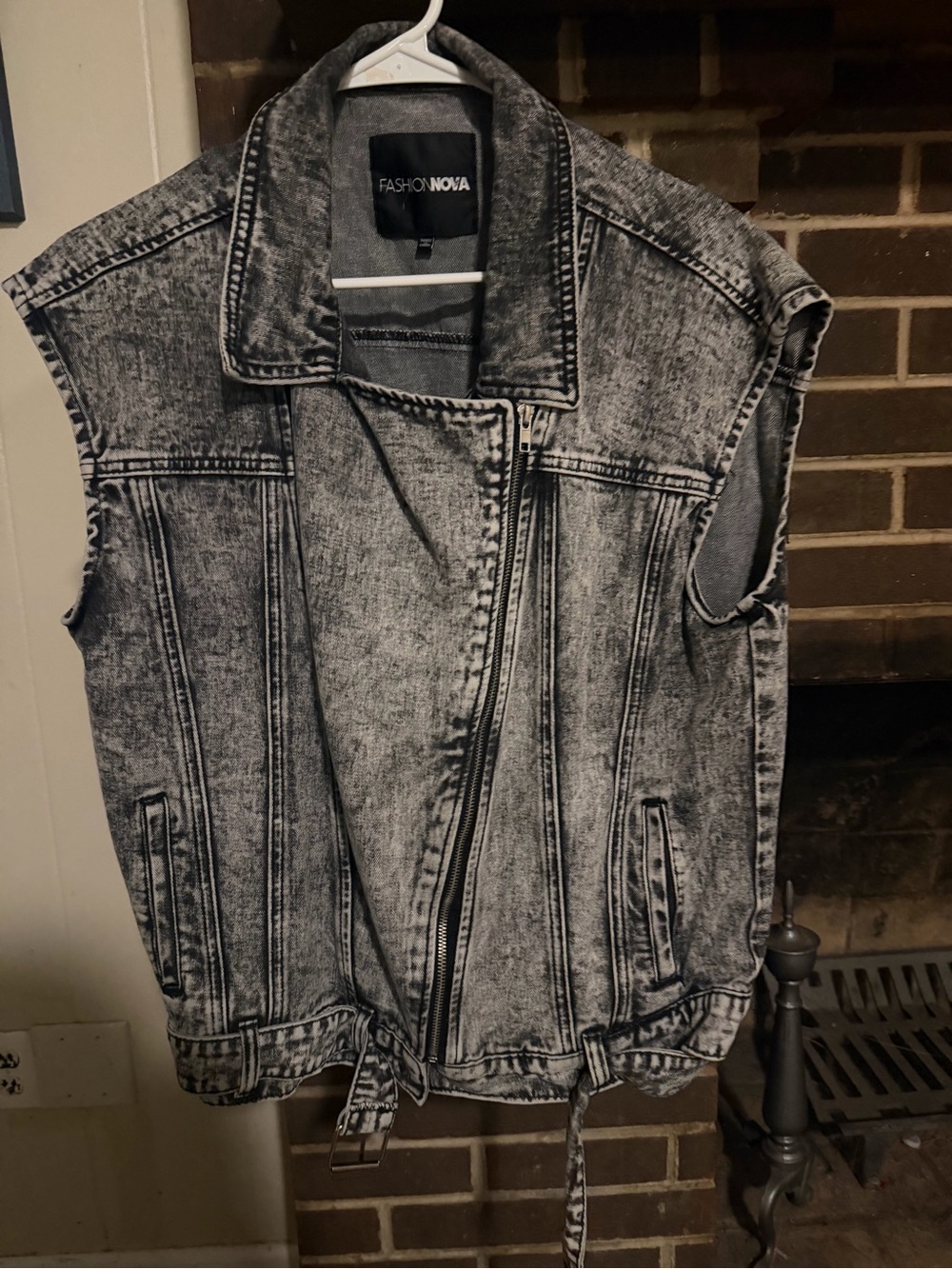 Fashion Nova Acid Wash Sleeveless Denim Moto Vest - Black & White